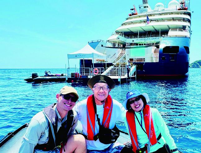 Tamu PONANT menaiki Zodiac boat untuk pendaratan ekspedisi di Jepang